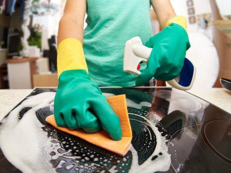 Final move out cleaning inspection in a vacant home