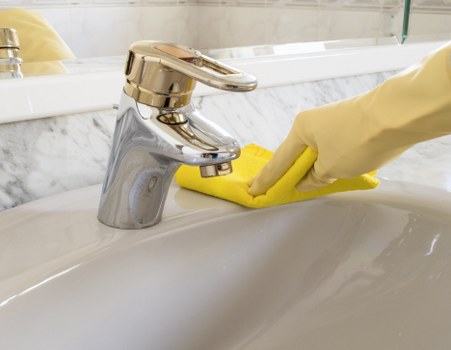 Professional move out cleaning in a rental bathroom